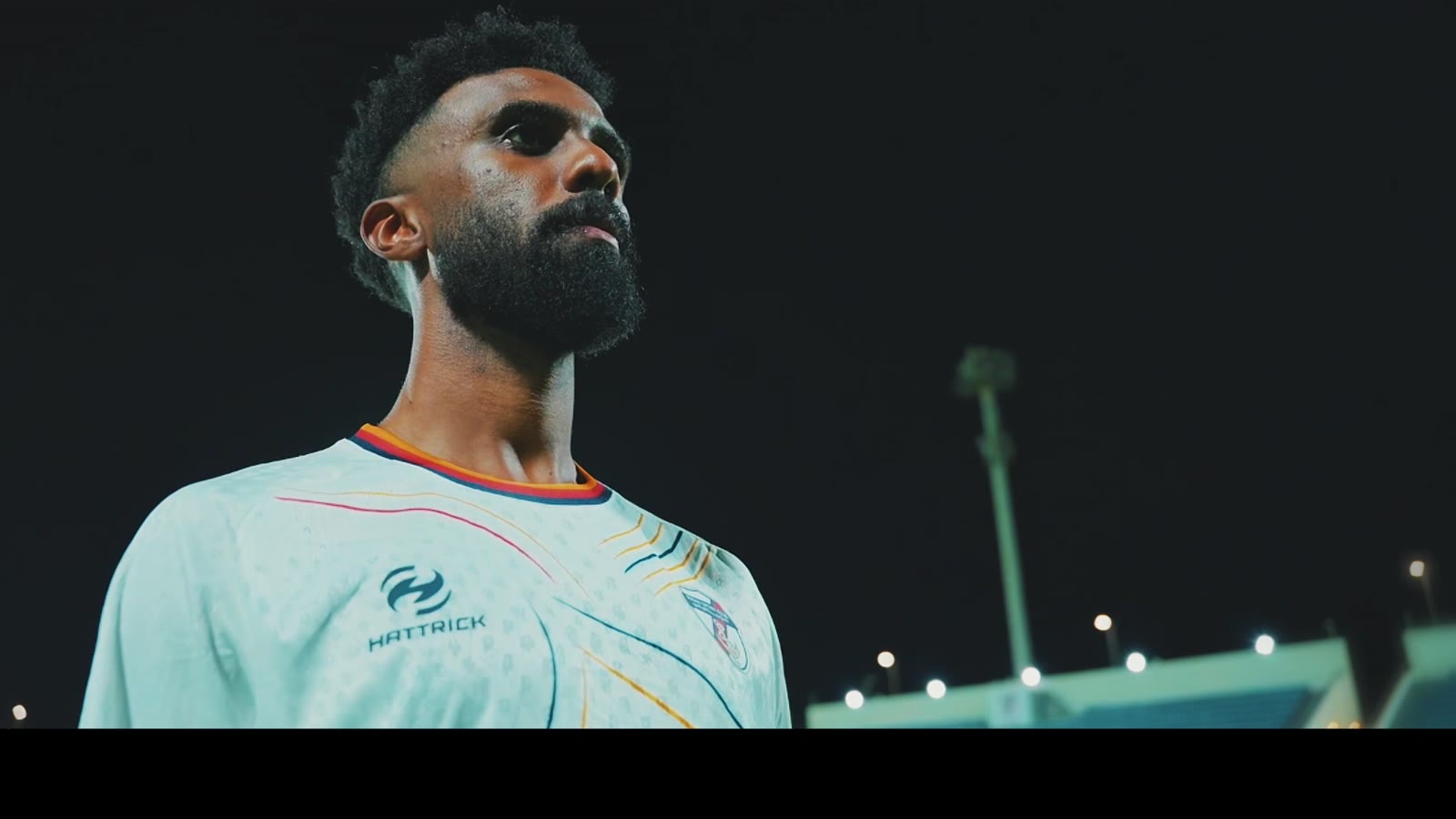 لاعب نادي جدة تحت أضواء الملعب